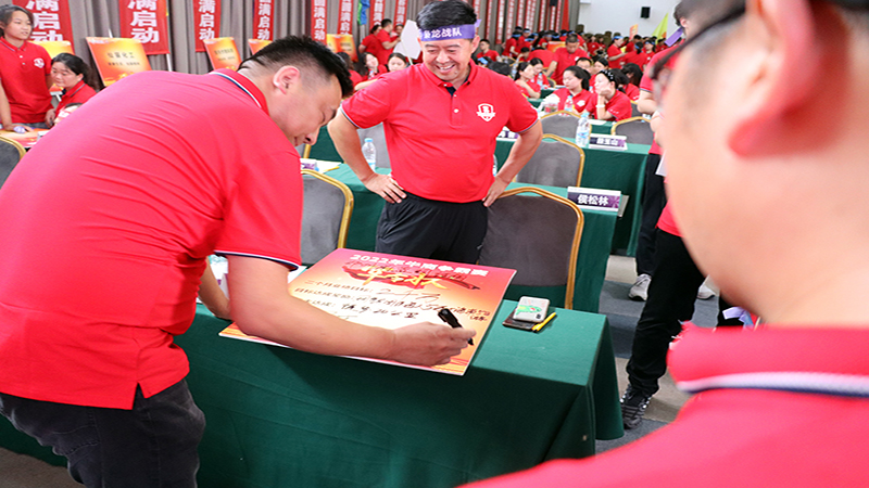 敢于挑戰(zhàn)，樂于奉獻(xiàn)，鄭州蔚藍(lán)鋼結(jié)構(gòu)好樣的!